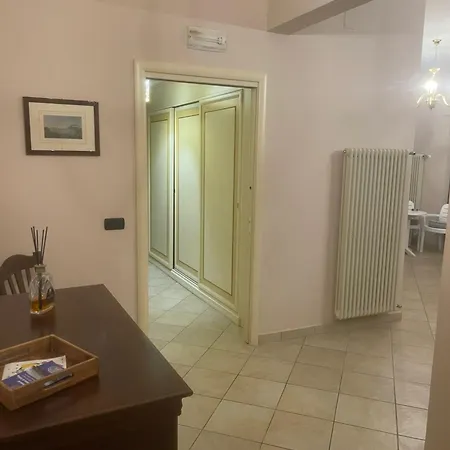 Central Apartment 카스텔라마레디스타비아