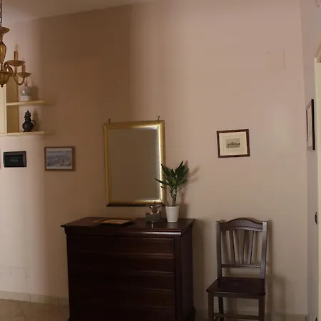 아파트 Central Apartment