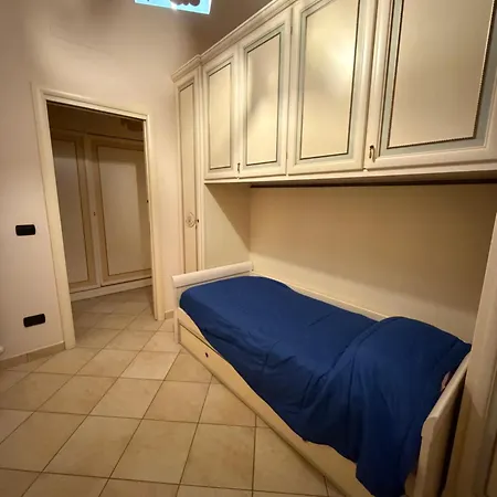 아파트 Central Apartment *